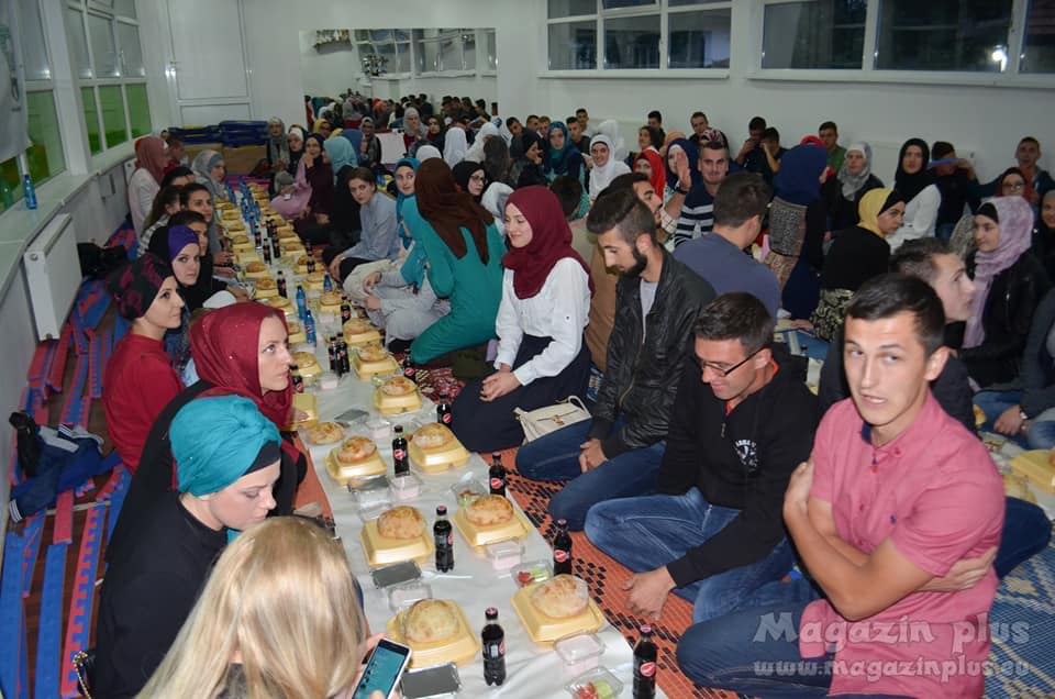 Mreža mladih: Iftar za 300 omladinaca u Hanovima kod Visokog