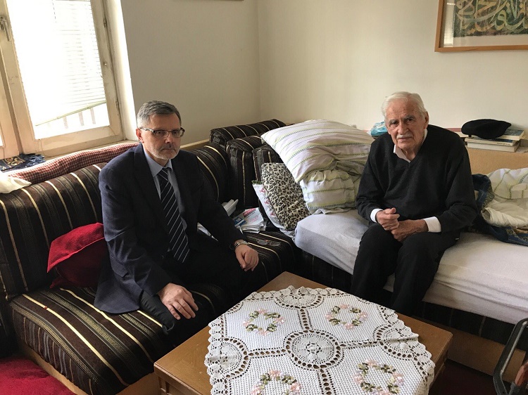 Muftija sarajevski posjetio penzionisanog profesora emeritusa Omera Nakičevića