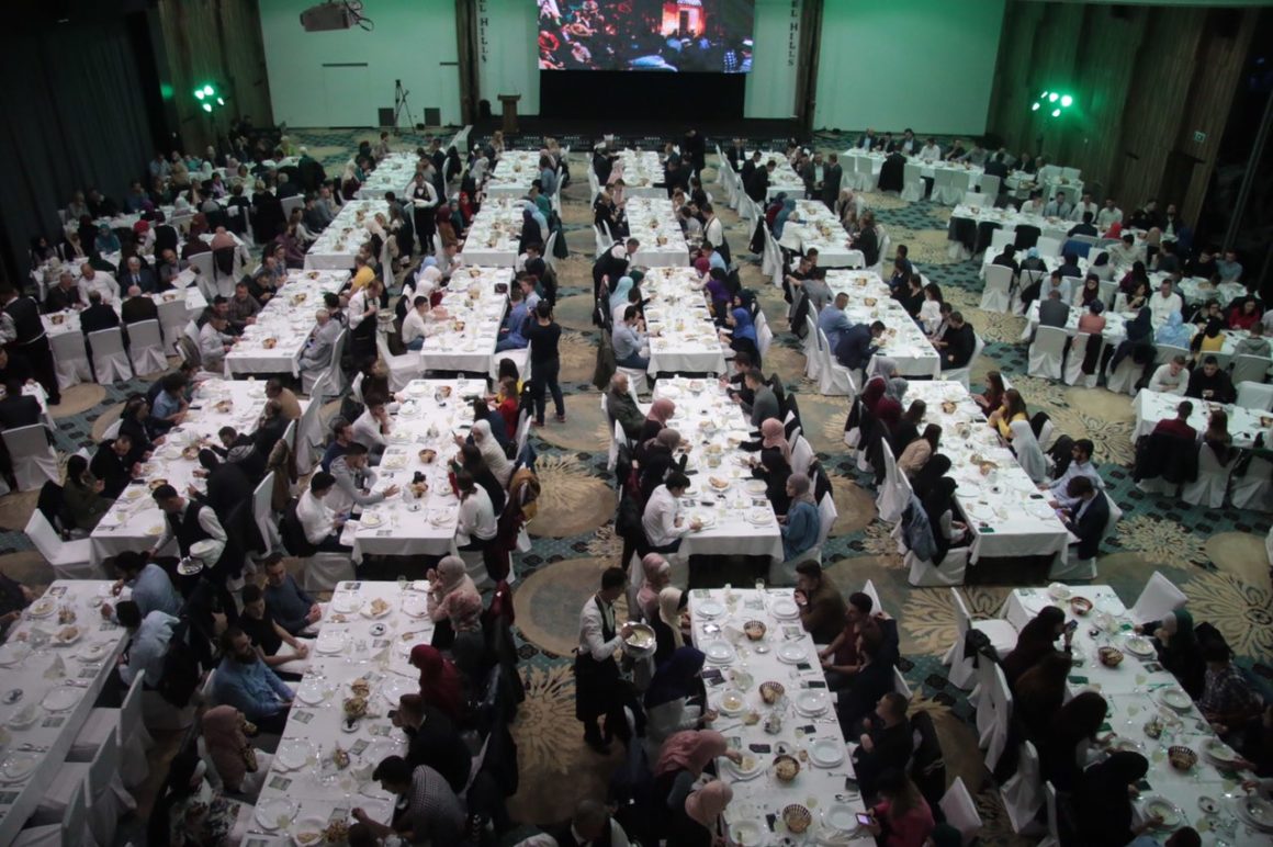 Centralni iftar za preko 500 koordinatora i aktivista Mreže mladih Muftijstva sarajevskog