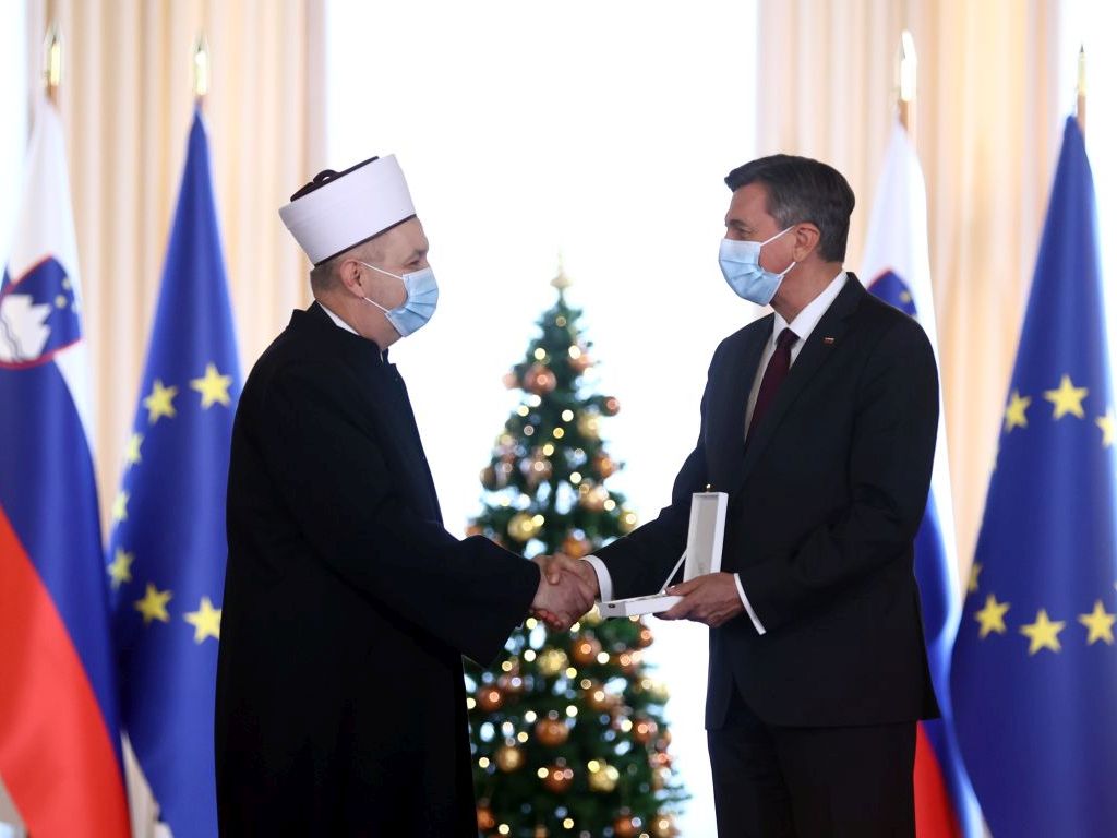 Predsjednik Republike Slovenije uručio srebreni orden za zasluge muftiji prof. dr. Nedžadu Grabusu