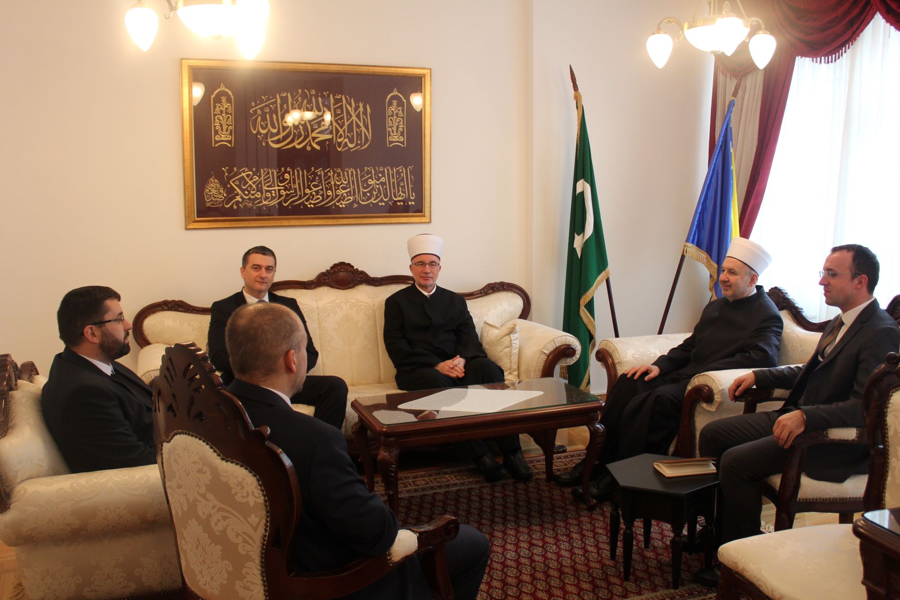 Muftiju sarajevskog dr. Nedžada Grabusa posjetila delegacija Muftijstva tuzlanskog