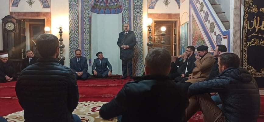 Muftija sarajevski uručio prigodne poklone organizatorima tribine “Islamske teme”