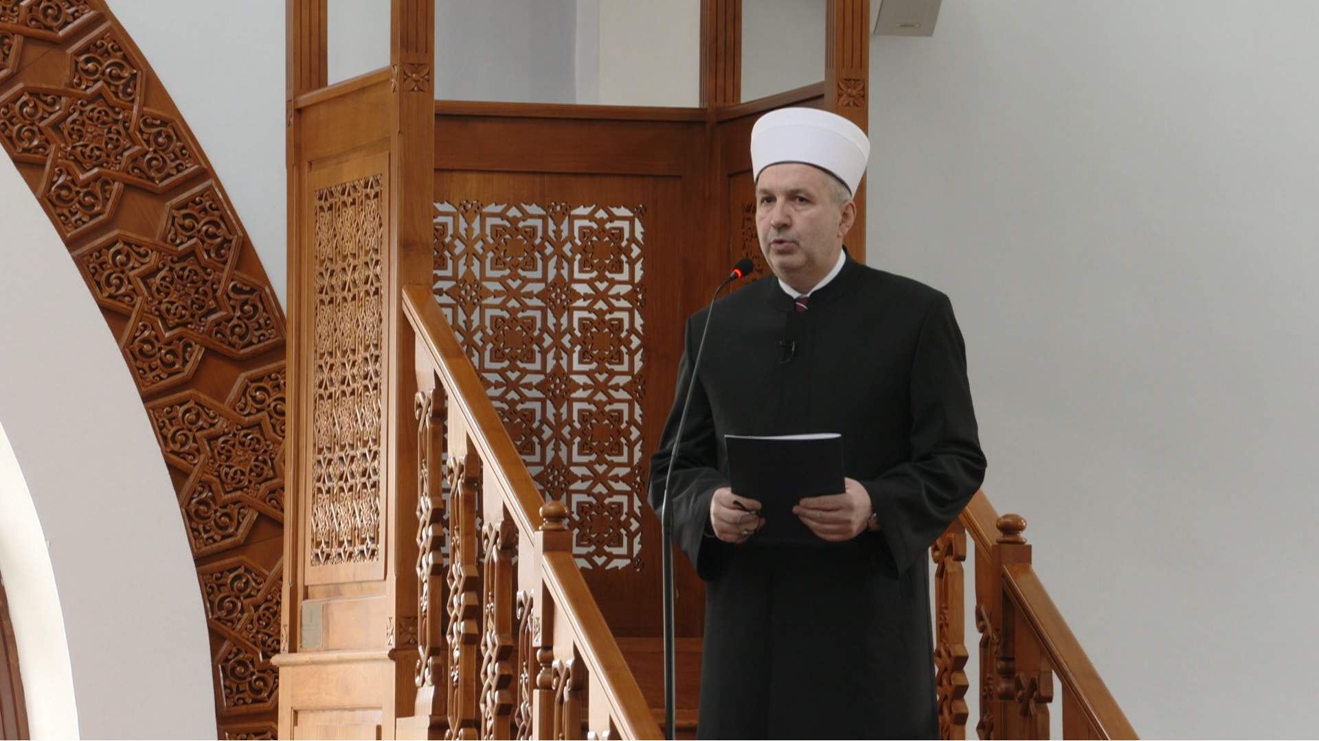 Hutba muftije sarajevskog u Istiklal džamiji: Radujte se svjetovi!