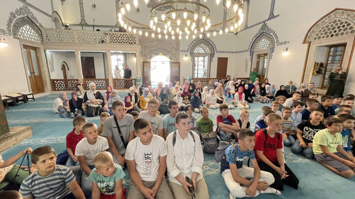 Polaznici Ljetne škole Medžlisa Kiseljak posjetili Muftiju sarajevskog