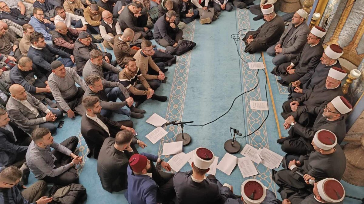 Lejletul-berat: Centralni program MIZ Sarajevo proučen u Carevoj džamiji