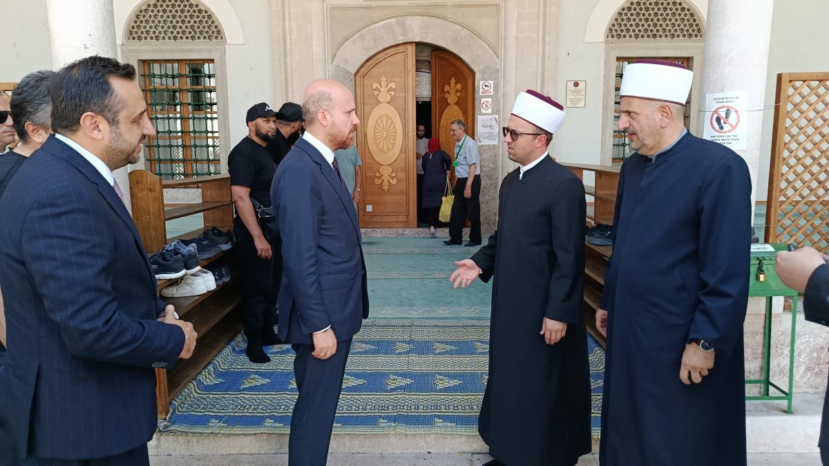 Mostovi vjere i tradicije: Muftijstvo sarajevsko ugostilo delegaciju Republike Turske u Carevoj džamiji