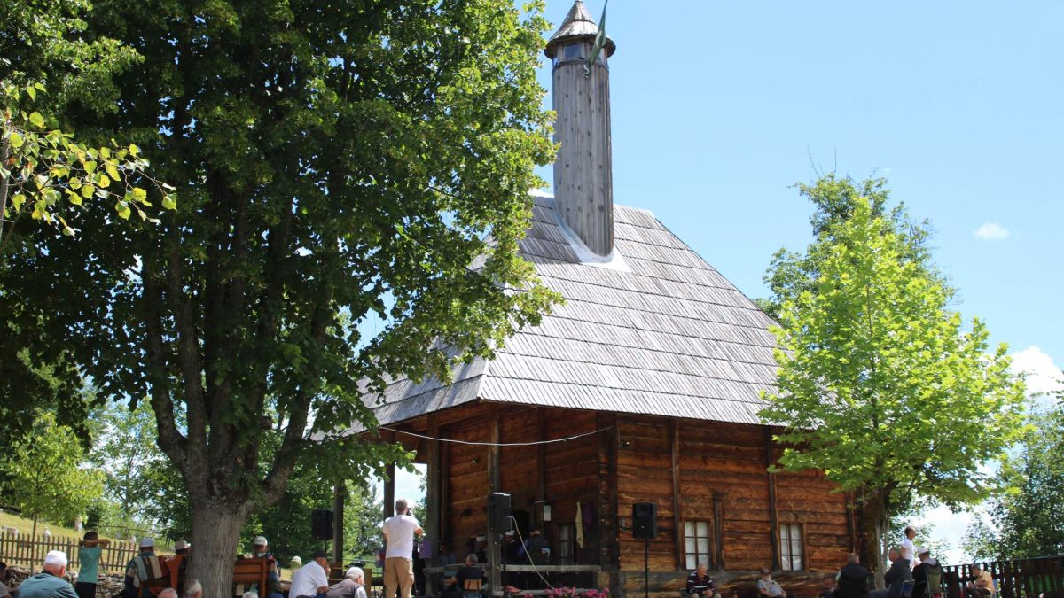 Proučena tradicionalna hatma-dova na Karićima: Uz sve dunjalučke uloge, naš prioritet je pokornost Gospodaru