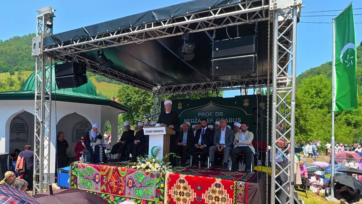 Muftija Grabus u Dabravinama: Džamije su mjesta vjere, odgoja, morala i čuvanja identiteta, a najveća propast čovjeka je kada ostane bez dobrih djela