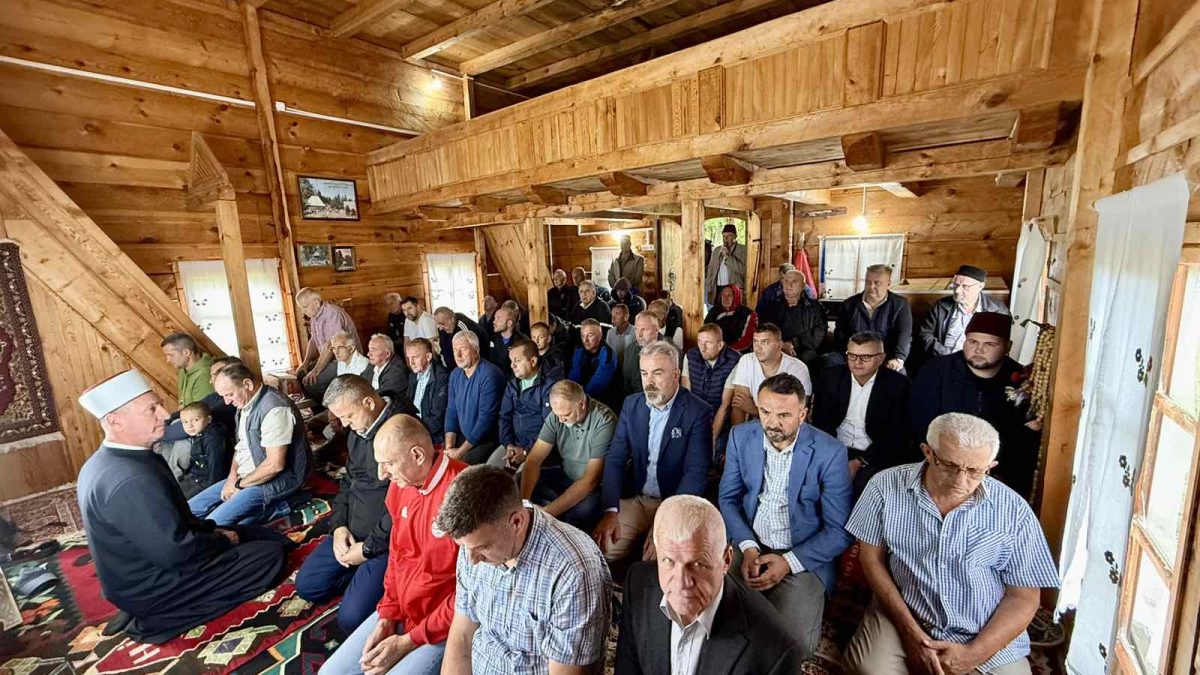 Džuma-namazom u Hajdar-dedinoj džamiji otvorena manifestacija “Dani bosanske duhovnosti – Karići 2026.”