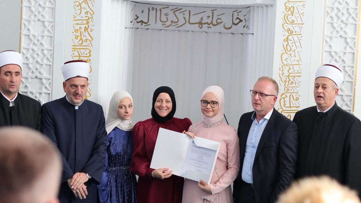 Amina Rožajac – 38. hafiz Škole hifza Muftijstva sarajevskog